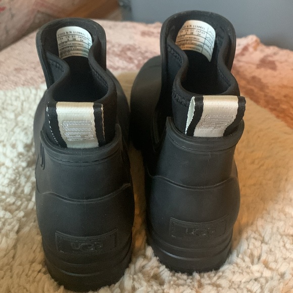 EUC UGG Droplet Rain Boot - Picture 3 of 5